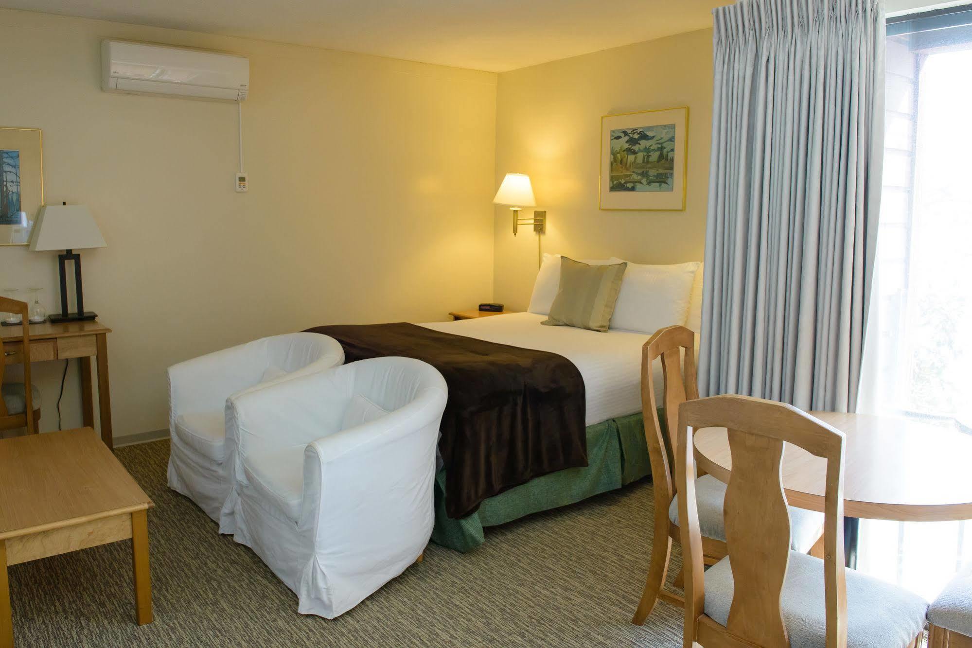 Driftwood Inn Sechelt Eksteriør billede
