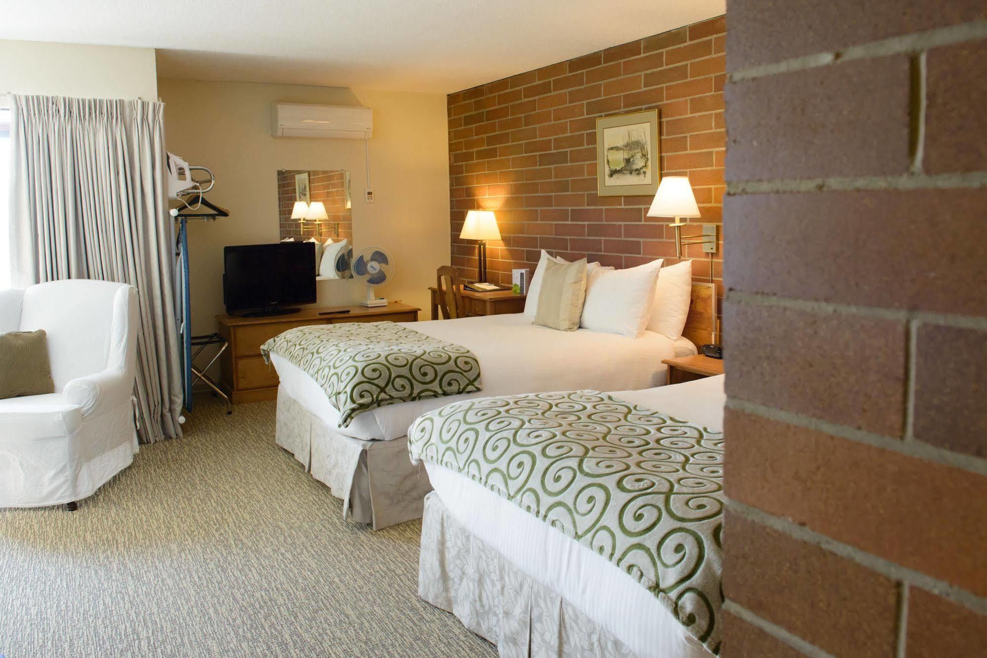 Driftwood Inn Sechelt Eksteriør billede