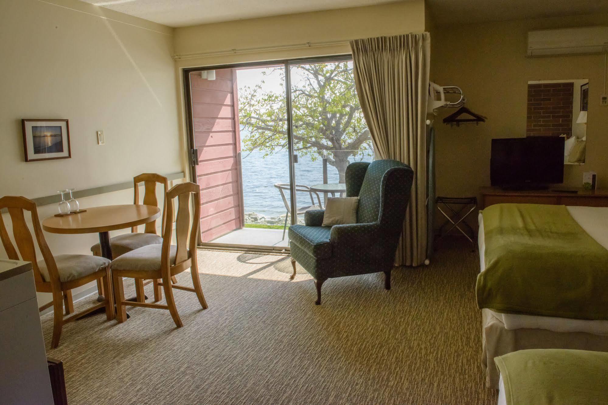 Driftwood Inn Sechelt Eksteriør billede