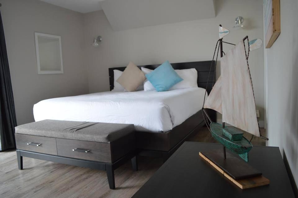 Driftwood Inn Sechelt Eksteriør billede